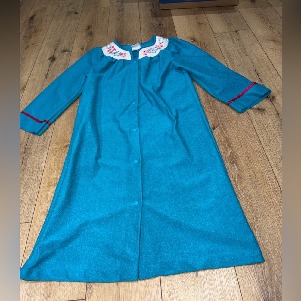 Vintage Quiet Moments House Coat Granny Robe